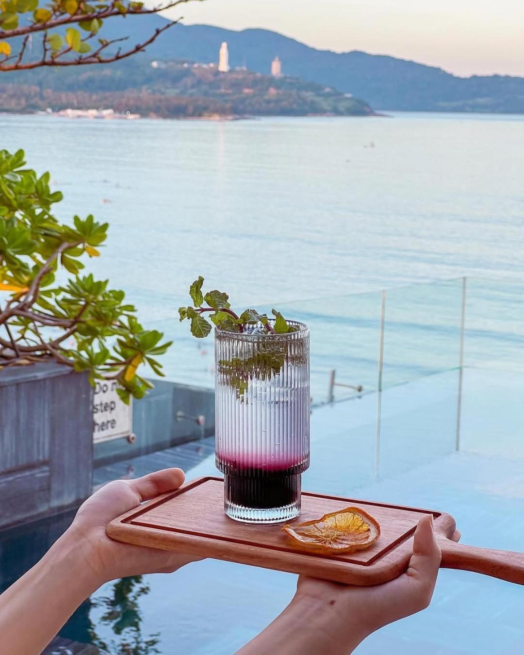 Leaf Beachfront Khách sạn 4*