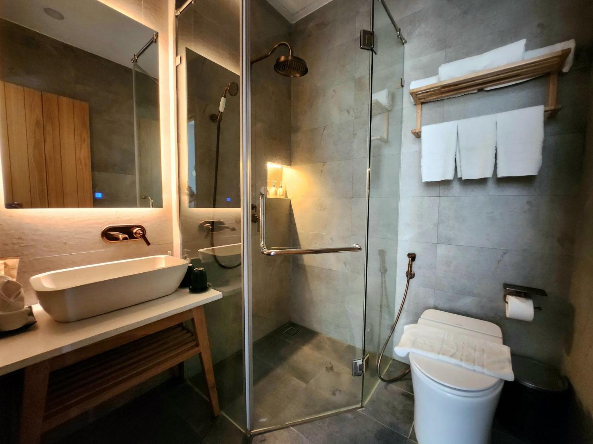 Leaf Beachfront 4* Đà Nẵng