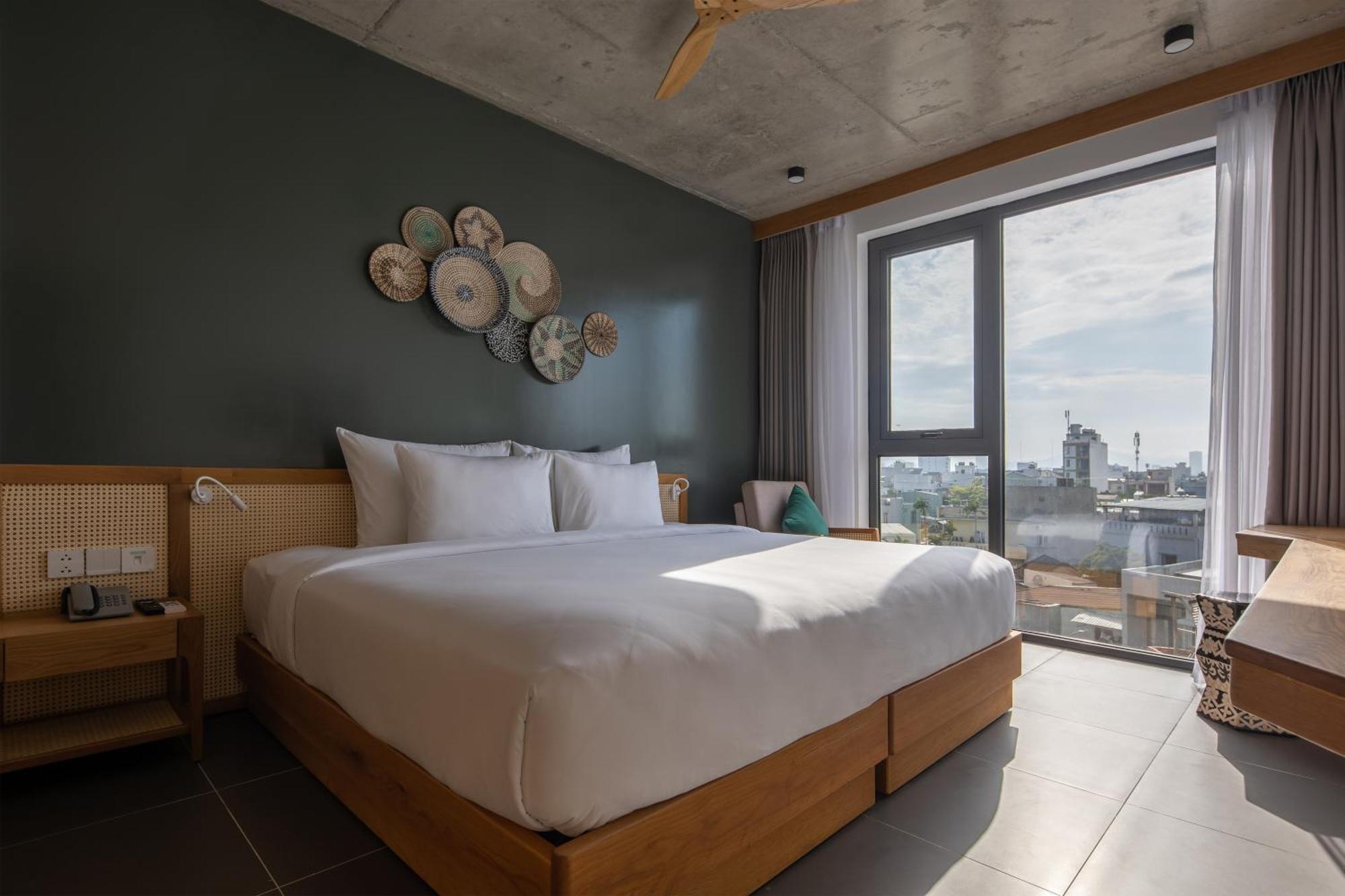 Khách sạn Leaf Beachfront 4*