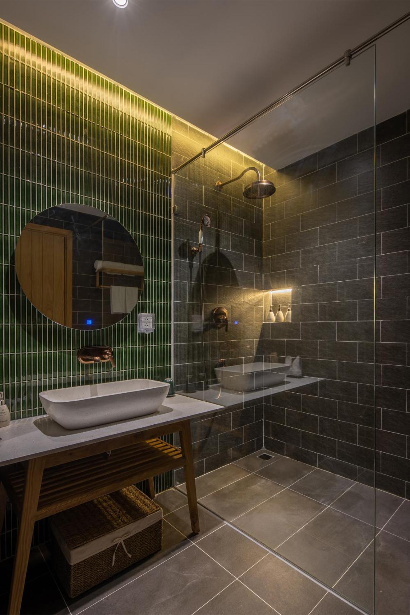 Khách sạn Leaf Beachfront 4*